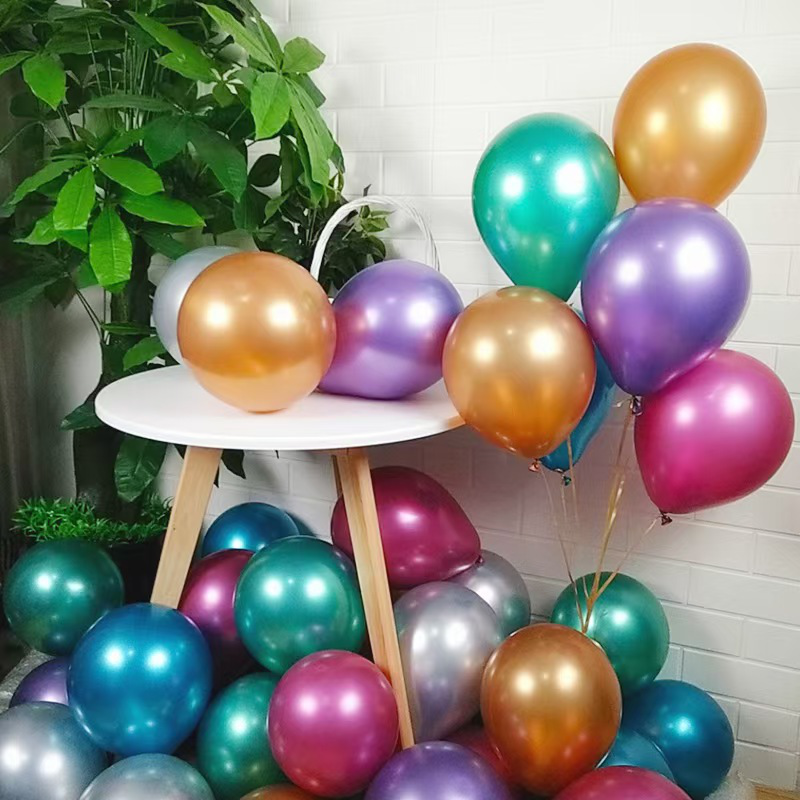 What are some common uses and occasions for latex balloons?